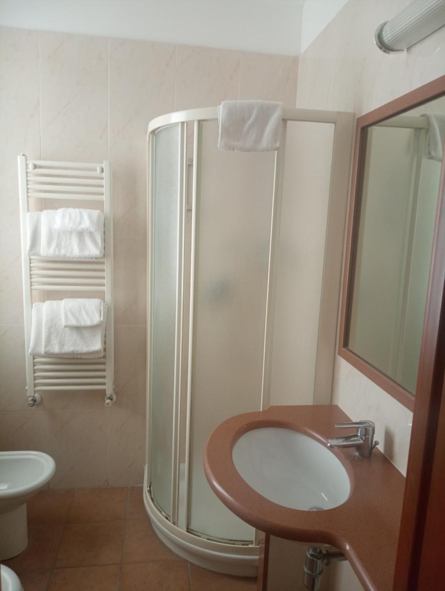 Hotel Beaurivage سينِغاليا المظهر الخارجي الصورة